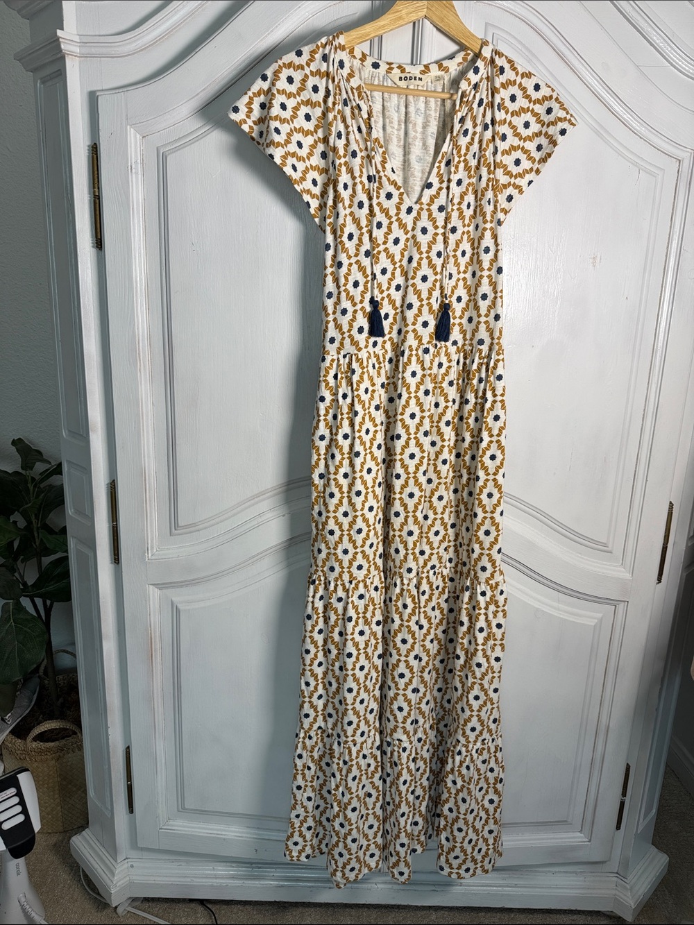 Boden Cream Gold Navy Geometric Maxi Dress Tiered Boho Cottagecore V-neck Size 4